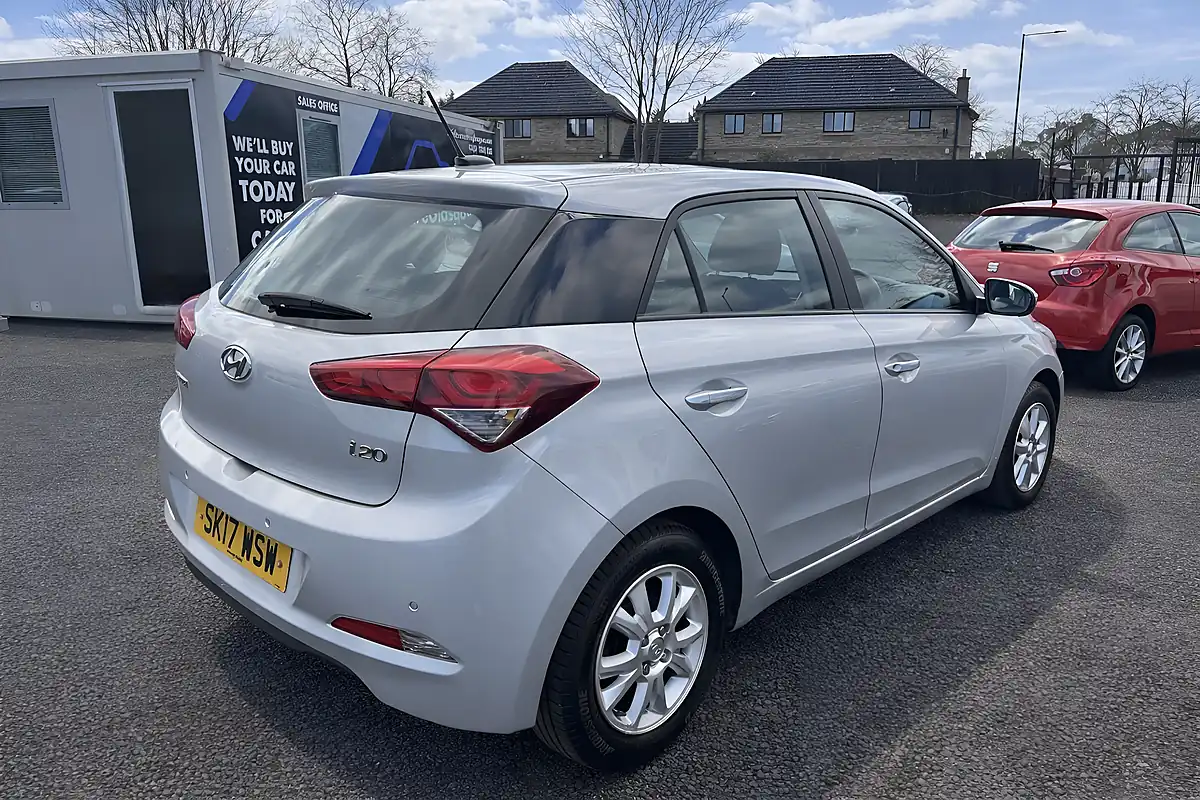 Used 2017 Hyundai I20 Se Silver - Interior and Exterior details 5