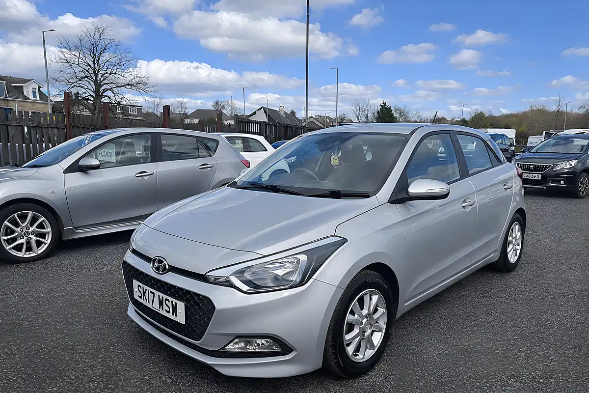 Used 2017 Hyundai I20 Se Silver - Interior and Exterior details 7