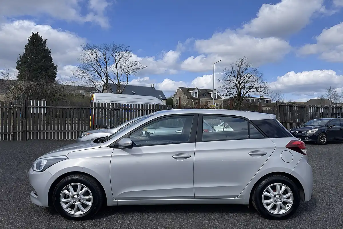 Used 2017 Hyundai I20 Se Silver - Interior and Exterior details 9