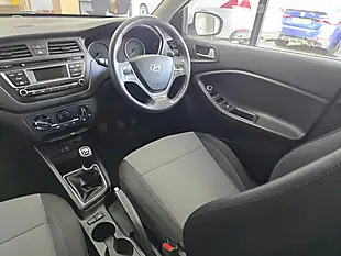 Used 2017 Hyundai i20 Se White - Interior and Exterior details 14