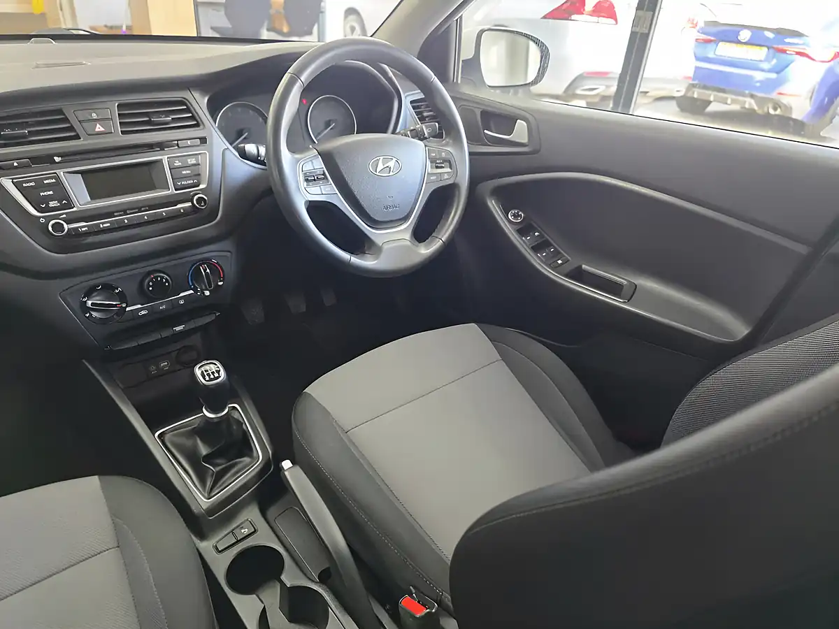 Used 2017 Hyundai i20 Se White - Interior and Exterior details 14