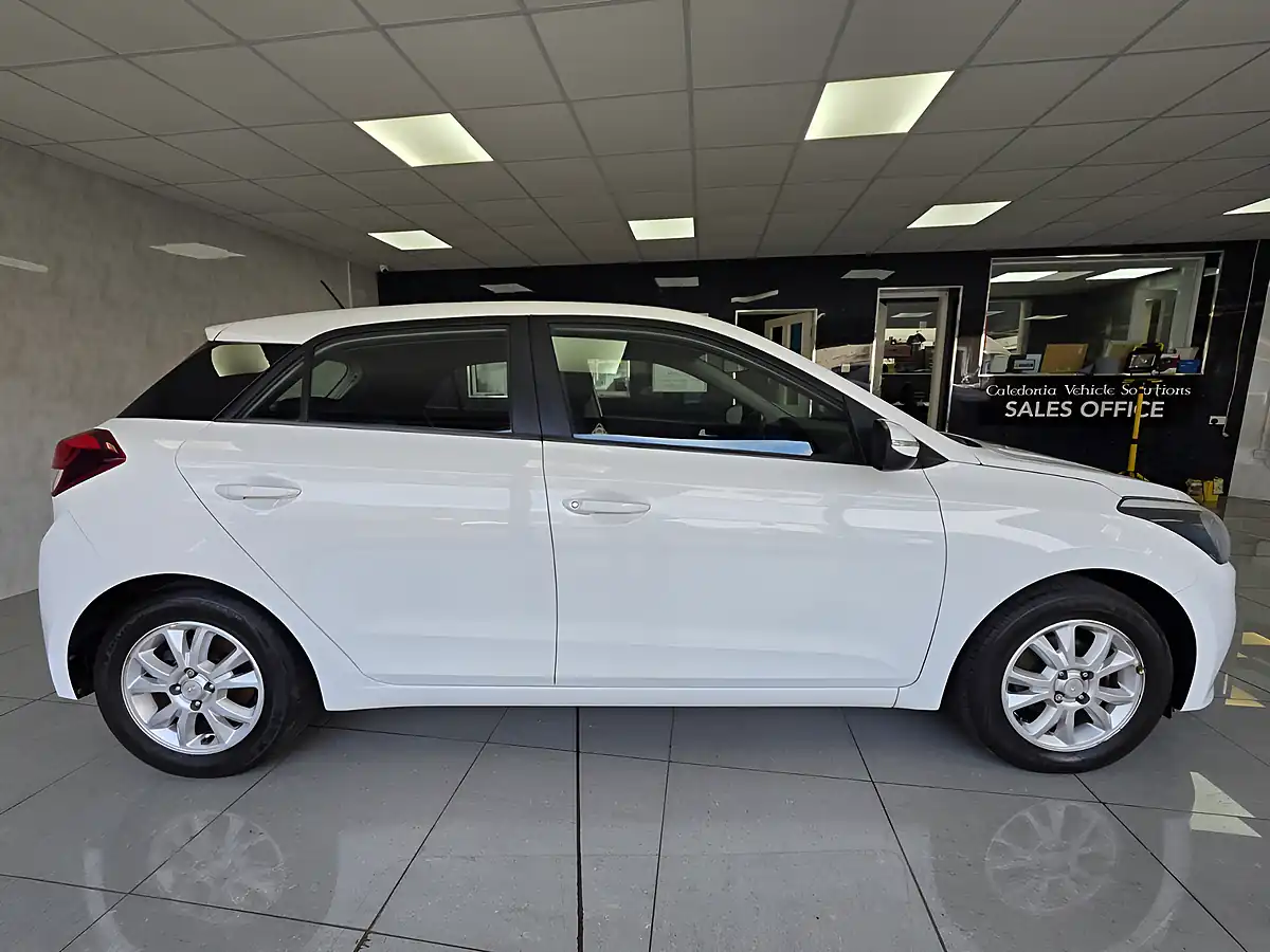 Used 2017 Hyundai i20 Se White - Interior and Exterior details 16