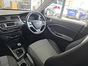 Used 2017 Hyundai i20 Se White - Interior and Exterior details 19