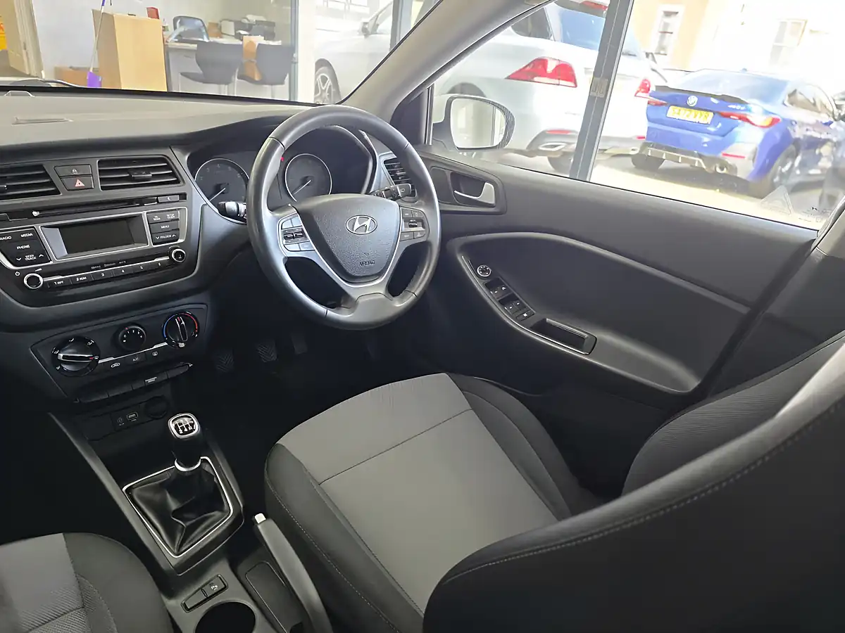 Used 2017 Hyundai i20 Se White - Interior and Exterior details 19