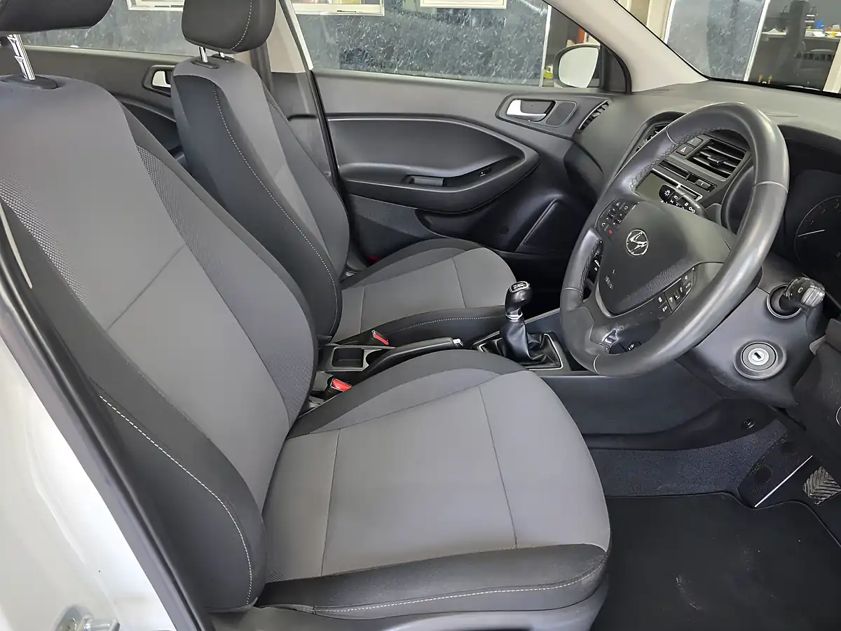 Used 2017 Hyundai i20 Se White - Interior and Exterior details 20
