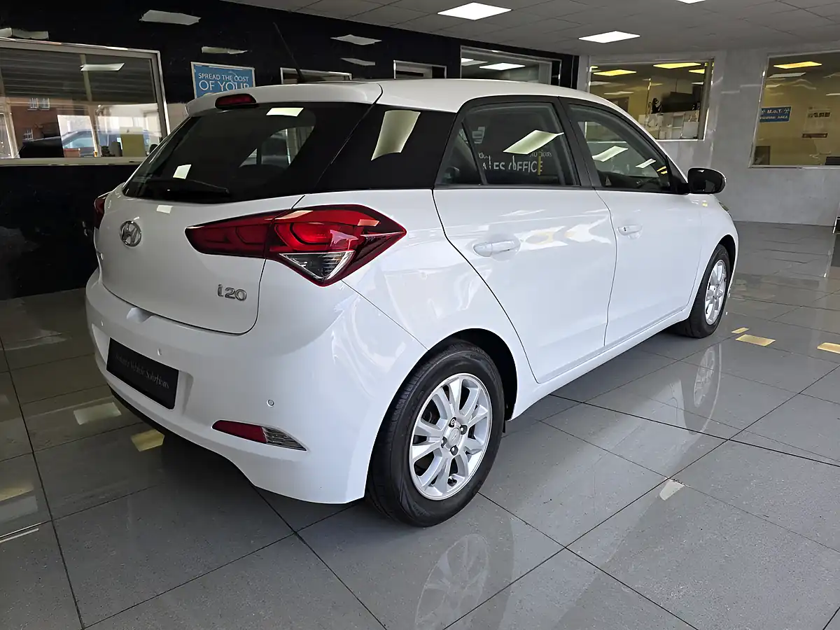 Used 2017 Hyundai i20 Se White - Interior and Exterior details 3