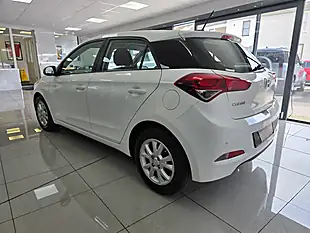 Used 2017 Hyundai i20 Se White - Interior and Exterior details 4
