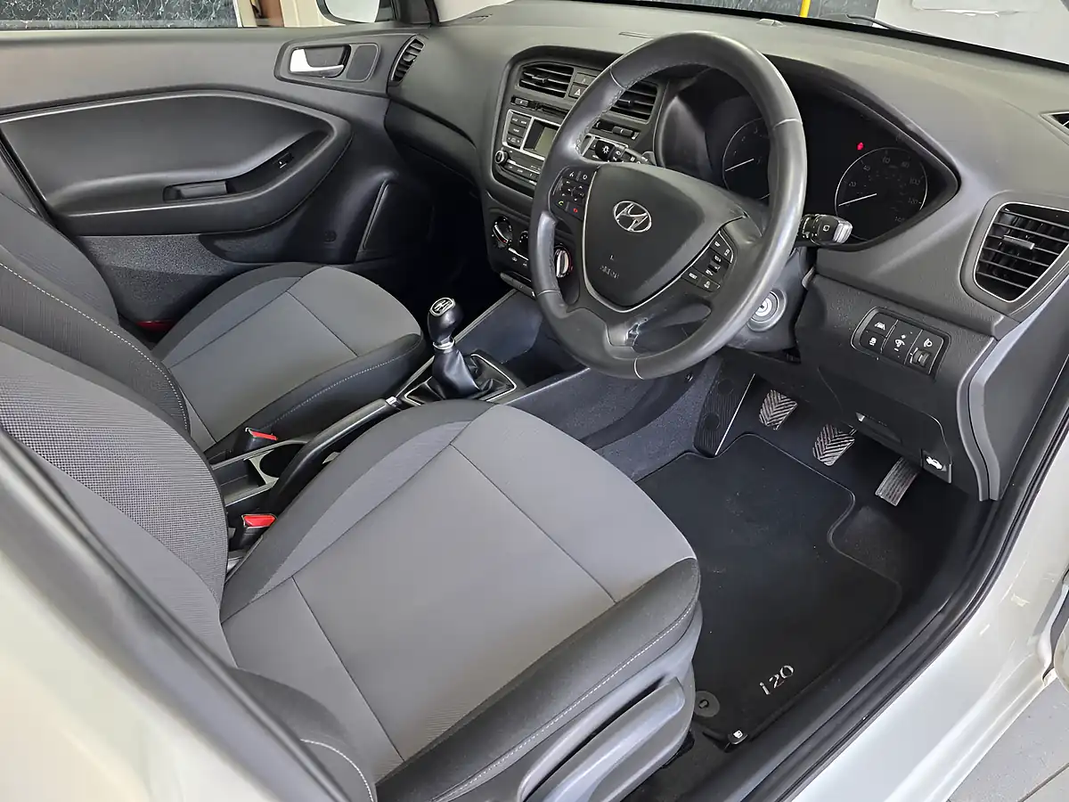 Used 2017 Hyundai i20 Se White - Interior and Exterior details 5