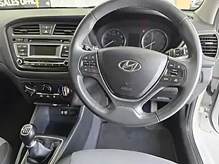Used 2017 Hyundai i20 Se White - Interior and Exterior details 8