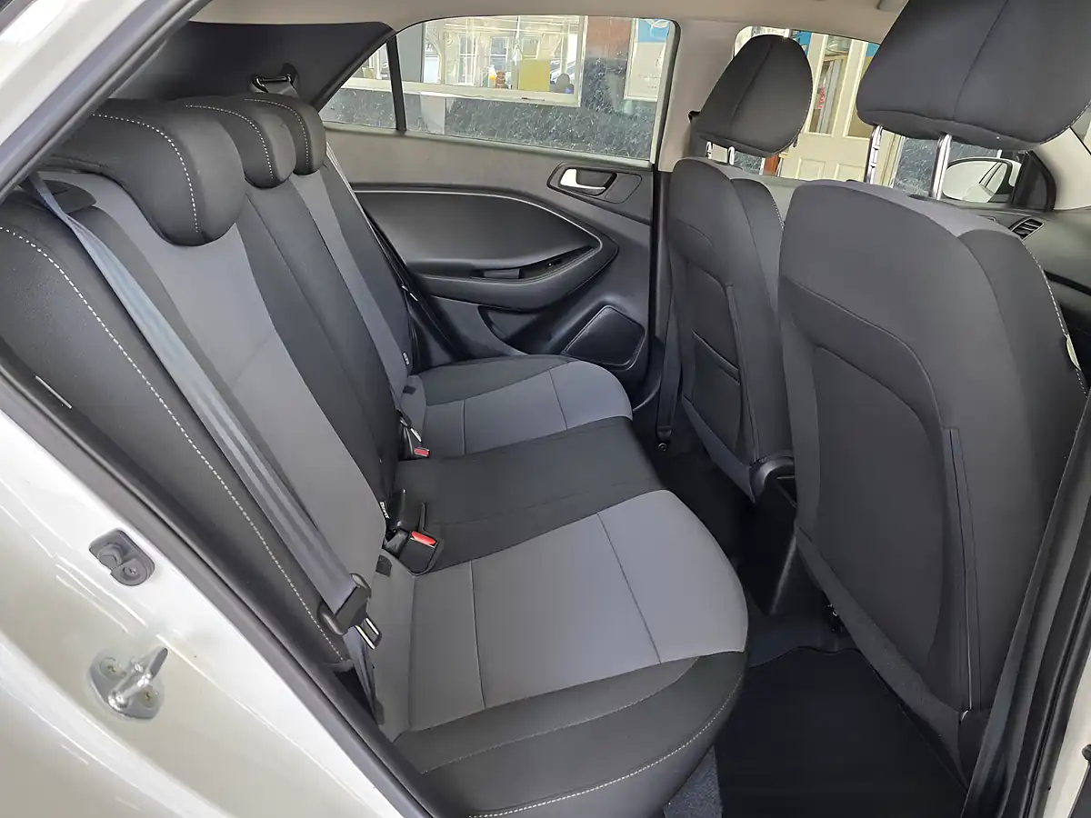 Used 2017 Hyundai i20 Se White - Interior and Exterior details 9