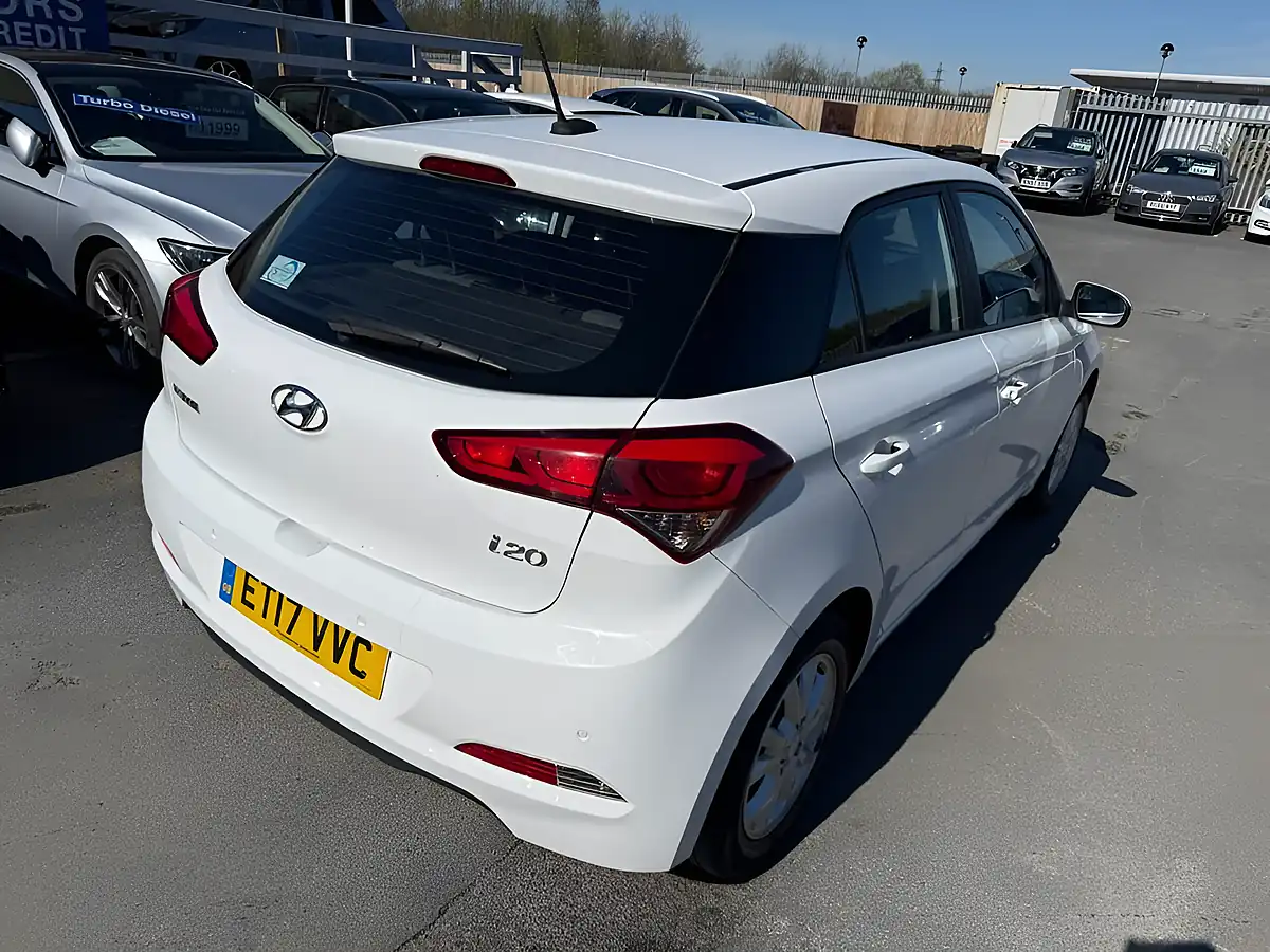 Used 2017 Hyundai I20 Se White - Interior and Exterior details 11