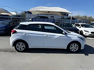 Used 2017 Hyundai I20 Se White - Interior and Exterior details 3