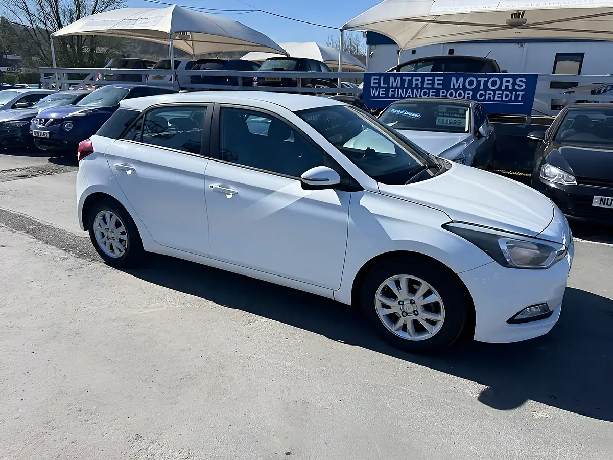 Used 2017 Hyundai I20 Se White - Interior and Exterior details 6