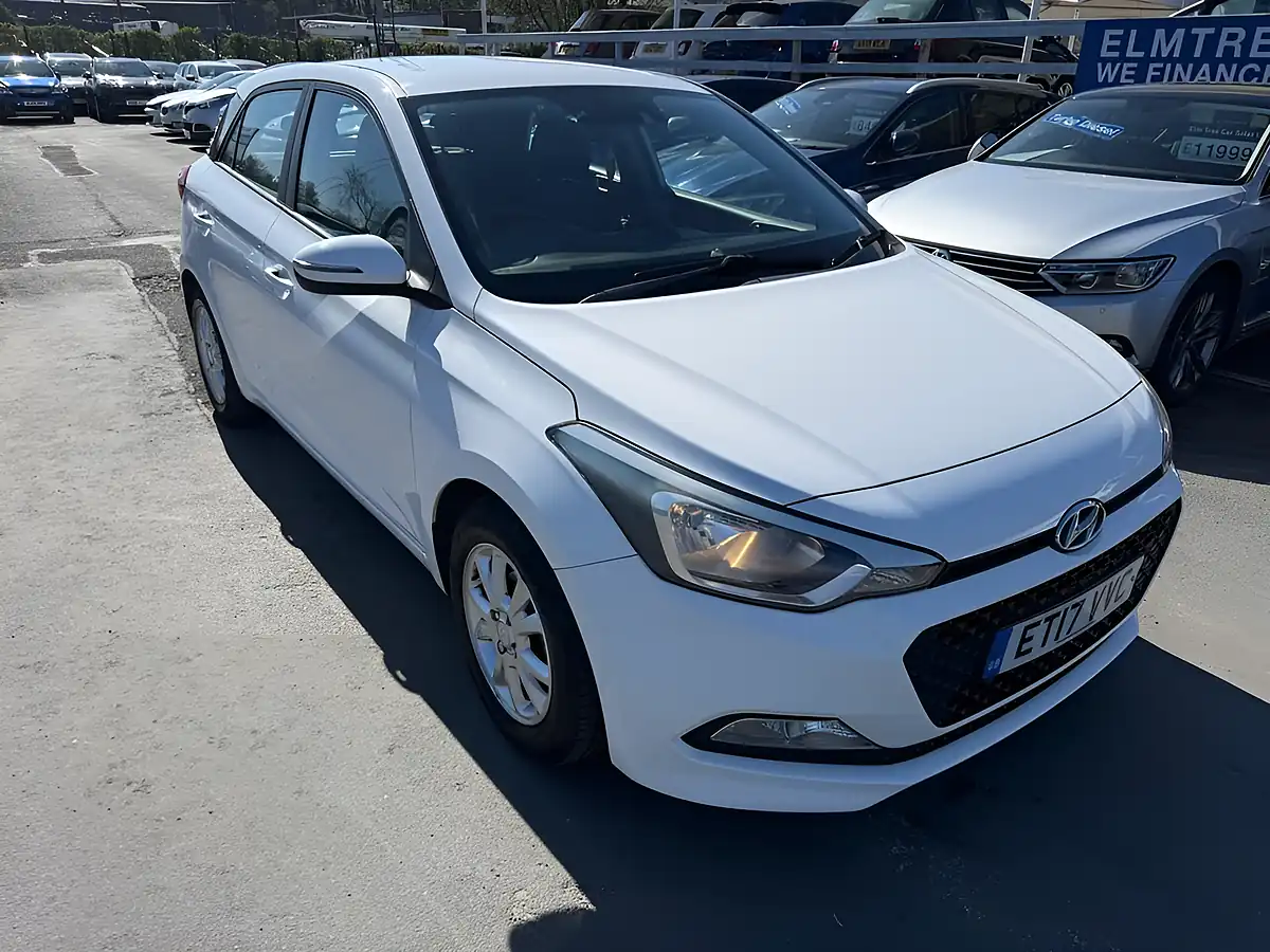 Used 2017 Hyundai I20 Se White - Interior and Exterior details 7