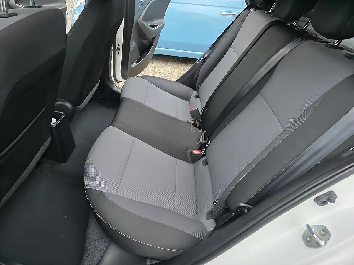 Used 2017 Hyundai i20 Se White - Interior and Exterior details 10