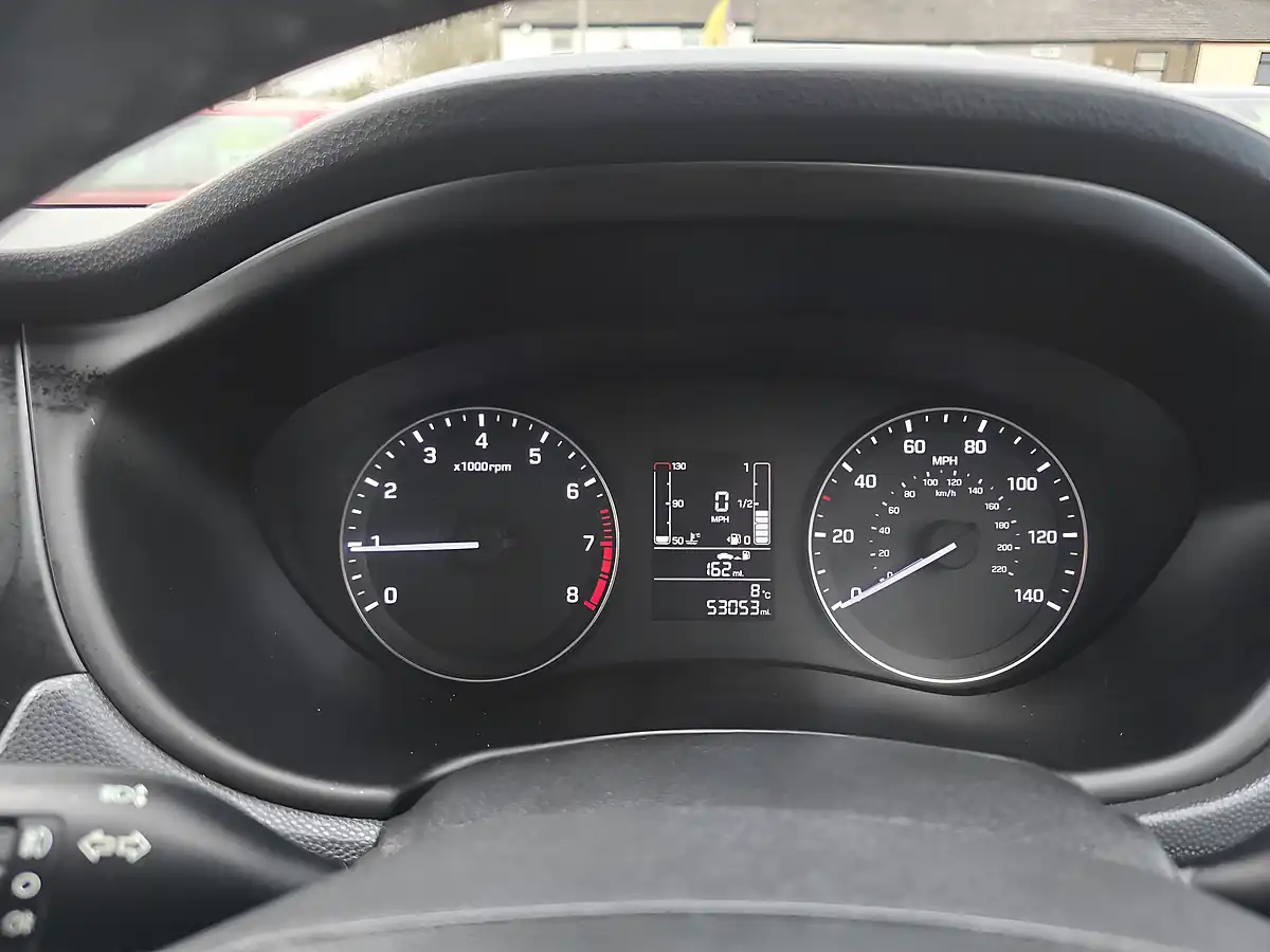 Used 2017 Hyundai i20 Se White - Interior and Exterior details 11
