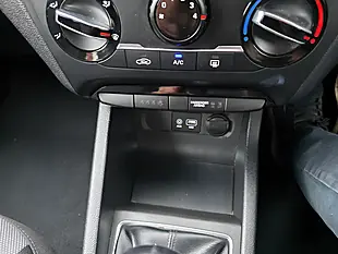 Used 2017 Hyundai i20 Se White - Interior and Exterior details 12