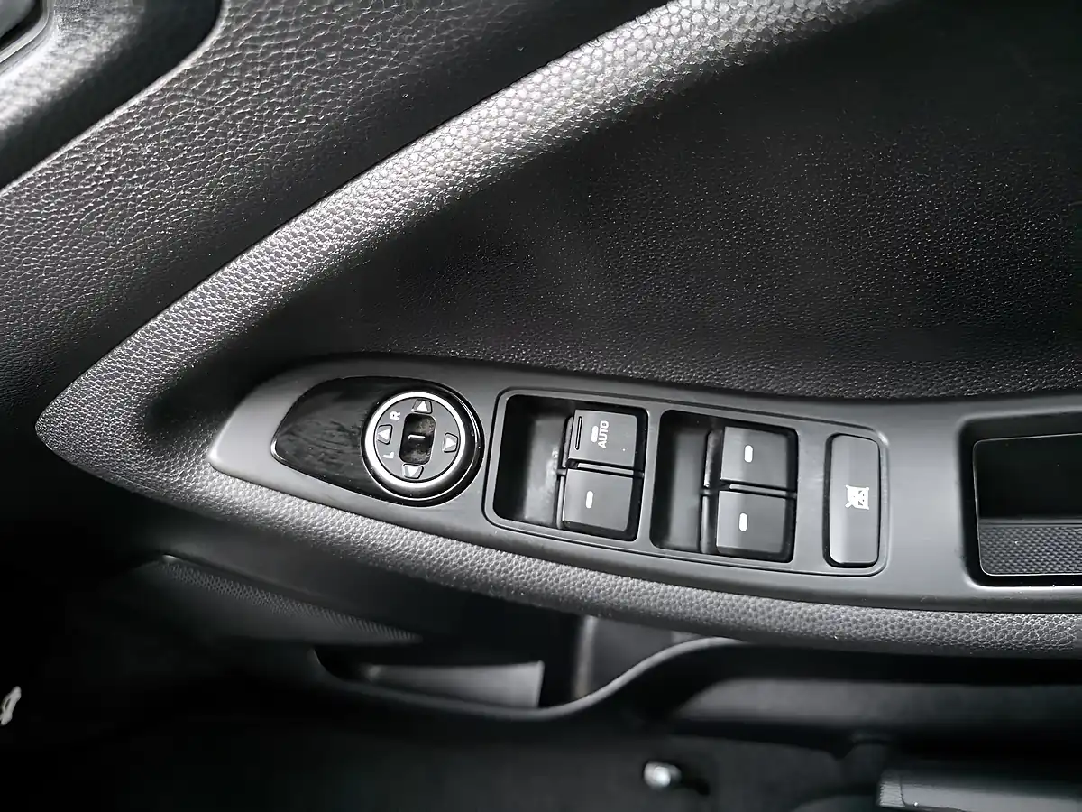 Used 2017 Hyundai i20 Se White - Interior and Exterior details 13