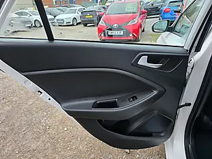 Used 2017 Hyundai i20 Se White - Interior and Exterior details 14