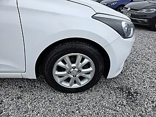 Used 2017 Hyundai i20 Se White - Interior and Exterior details 18