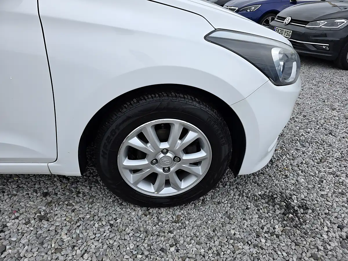 Used 2017 Hyundai i20 Se White - Interior and Exterior details 18
