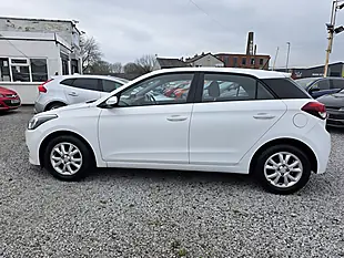 Used 2017 Hyundai i20 Se White - Interior and Exterior details 4