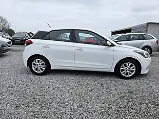 Used 2017 Hyundai i20 Se White - Interior and Exterior details 5