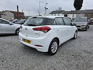 Used 2017 Hyundai i20 Se White - Interior and Exterior details 6
