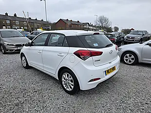 Used 2017 Hyundai i20 Se White - Interior and Exterior details 8