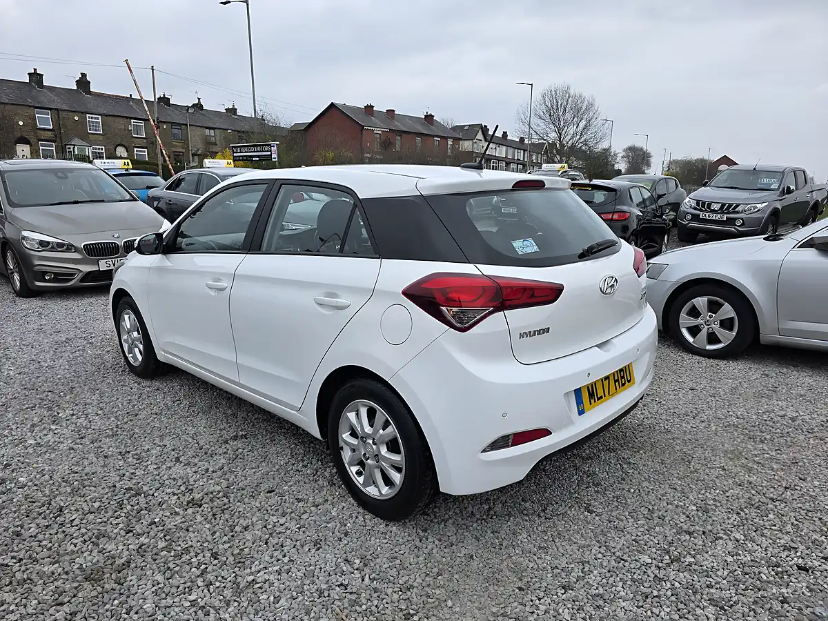 Used 2017 Hyundai i20 Se White - Interior and Exterior details 8