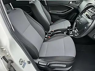 Used 2017 Hyundai i20 Se White - Interior and Exterior details 9