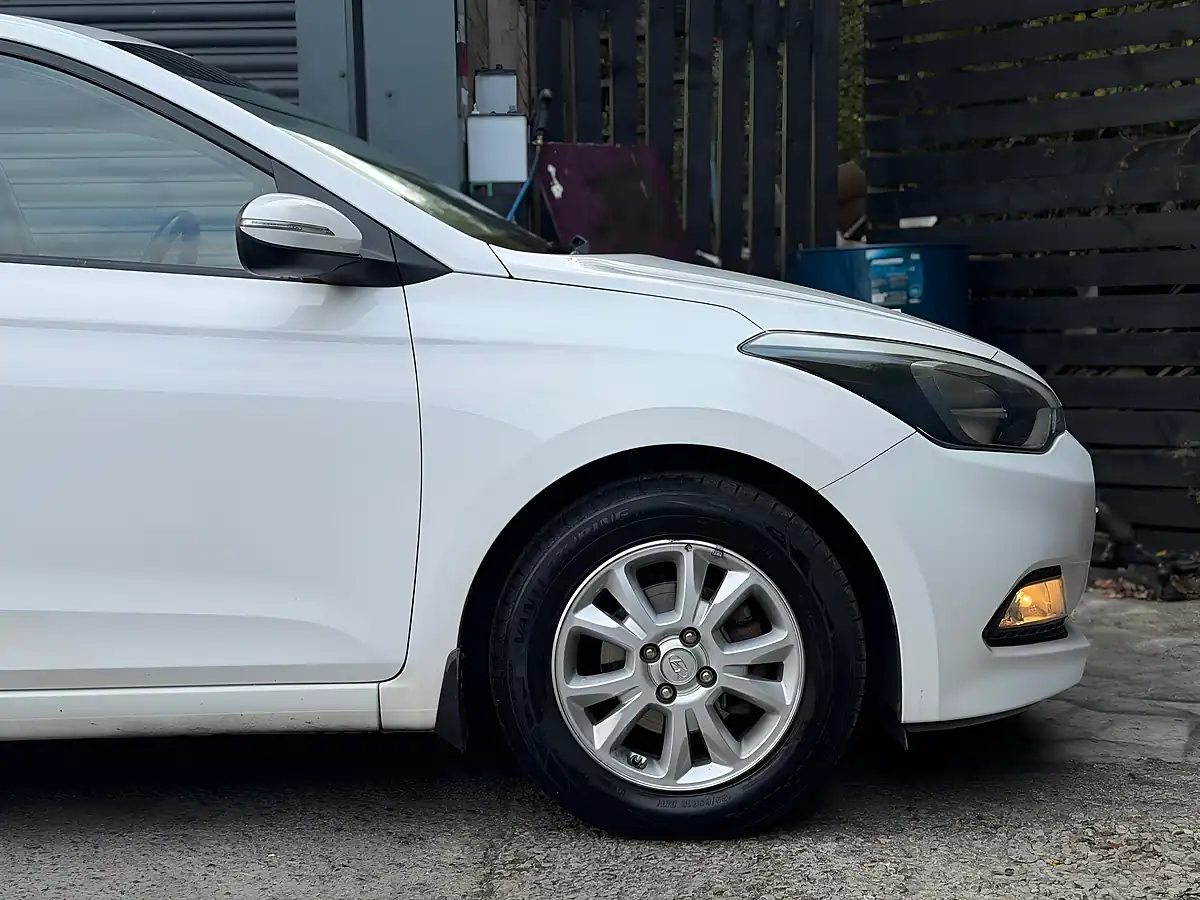 Used 2017 Hyundai I20 Se White - Interior and Exterior details 10