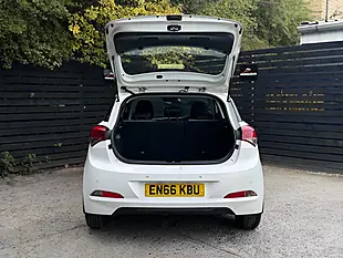 Used 2017 Hyundai I20 Se White - Interior and Exterior details 12