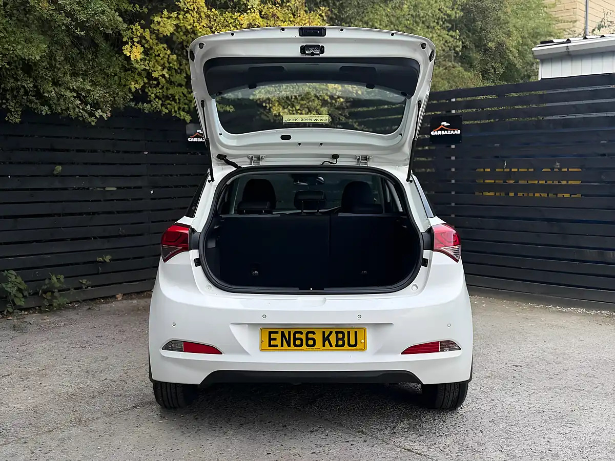Used 2017 Hyundai I20 Se White - Interior and Exterior details 12