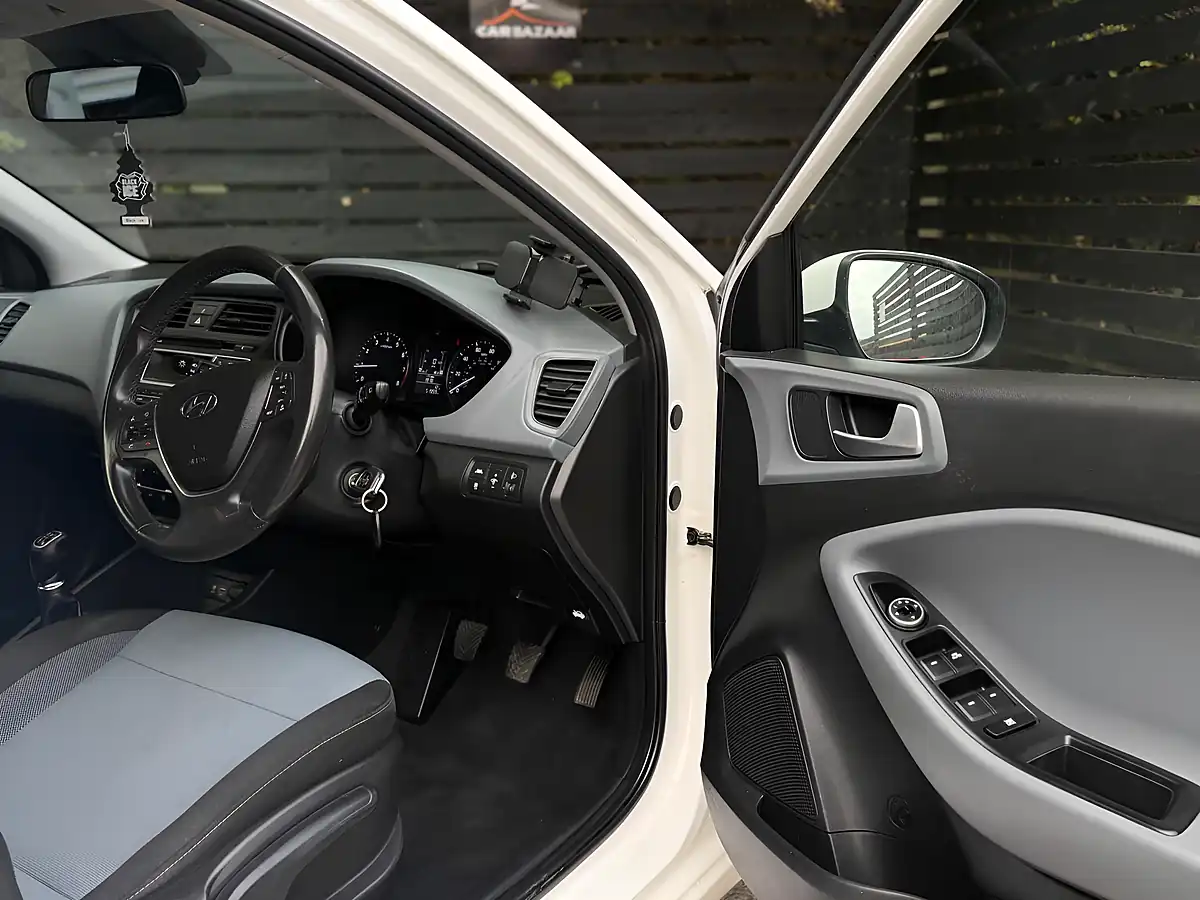 Used 2017 Hyundai I20 Se White - Interior and Exterior details 13