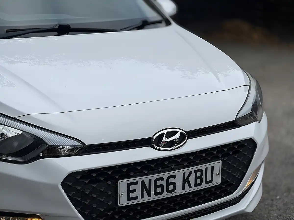 Used 2017 Hyundai I20 Se White - Interior and Exterior details 15