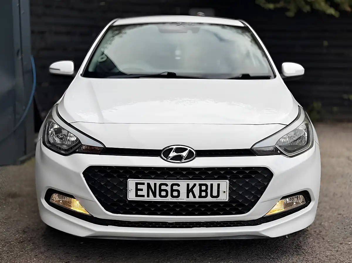 Used 2017 Hyundai I20 Se White - Interior and Exterior details 2