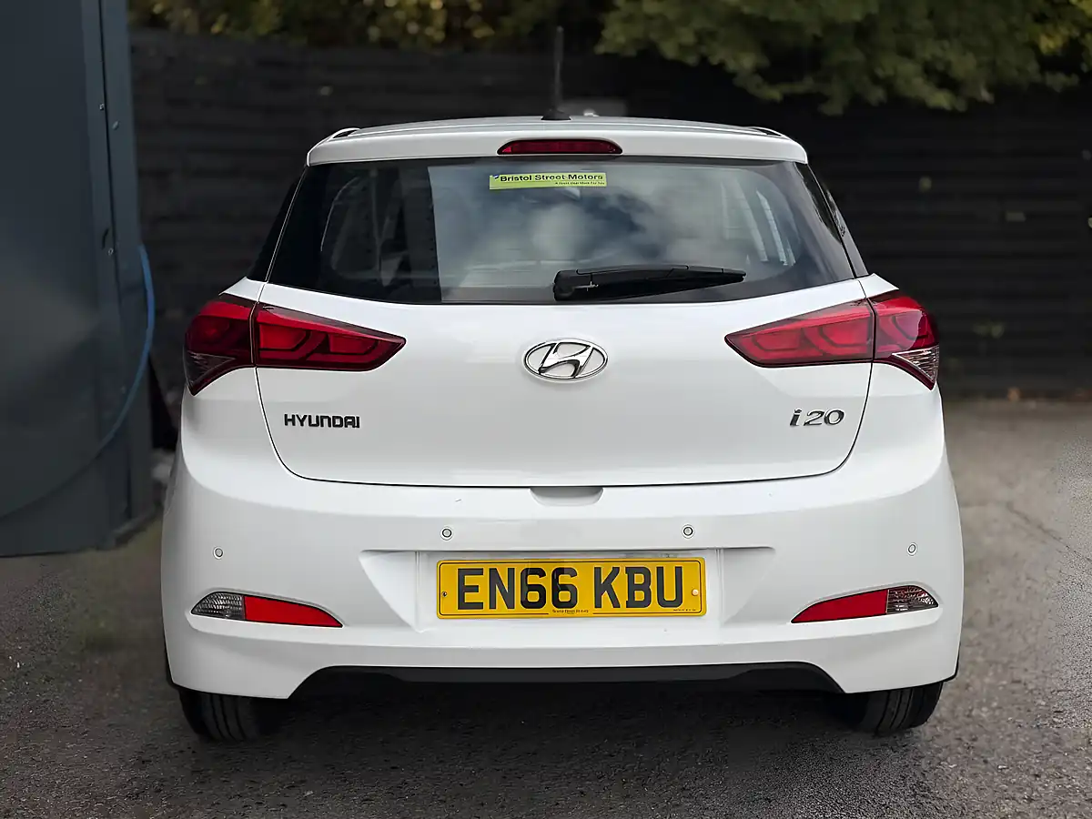 Used 2017 Hyundai I20 Se White - Interior and Exterior details 3