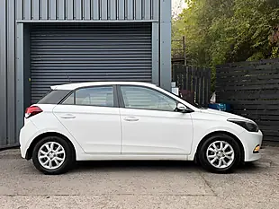 Used 2017 Hyundai I20 Se White - Interior and Exterior details 4