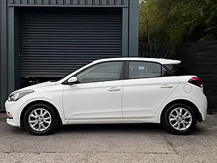 Used 2017 Hyundai I20 Se White - Interior and Exterior details 5