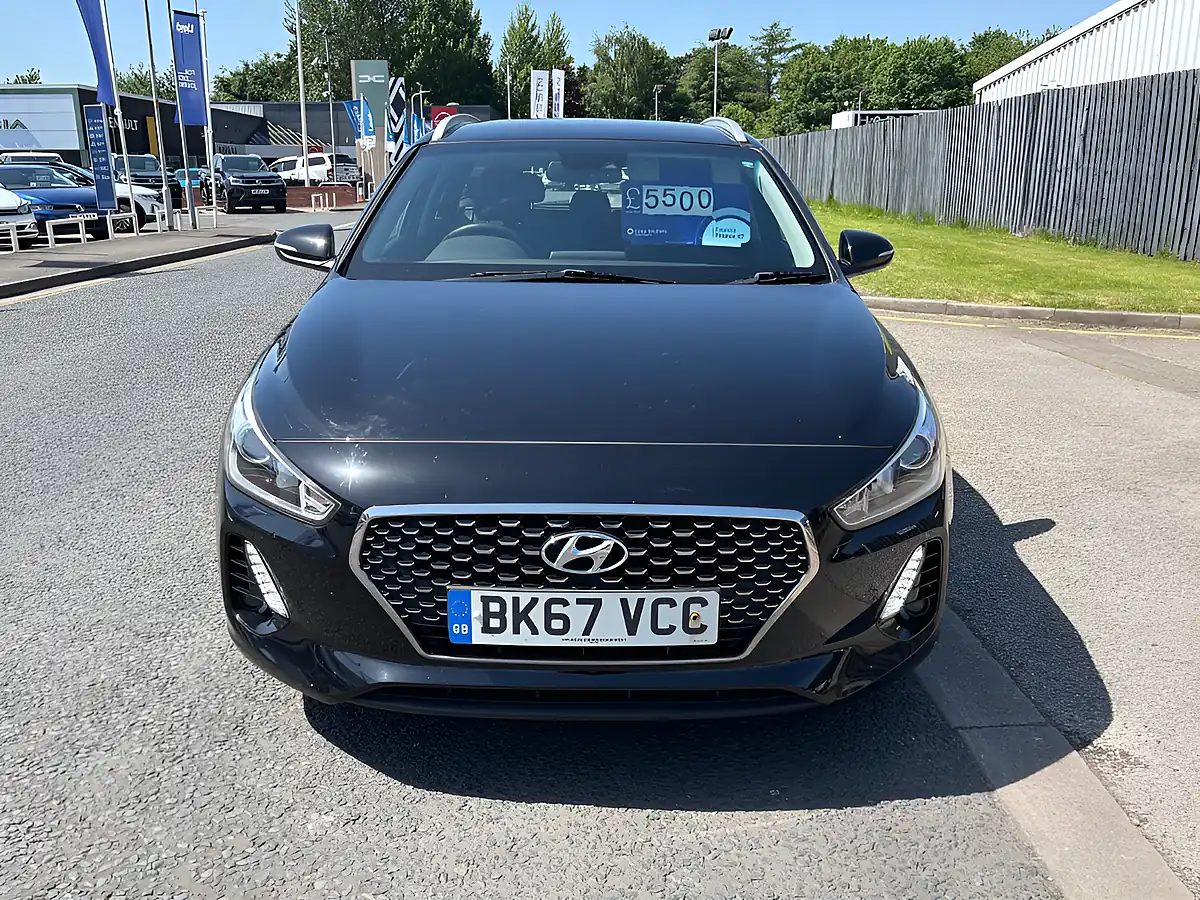 Used 2017 Hyundai i30 Estate Black - Front View