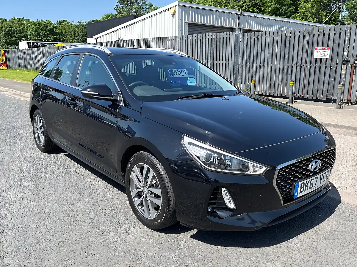 Used 2017 Hyundai i30 Estate Black - Interior and Exterior details 10