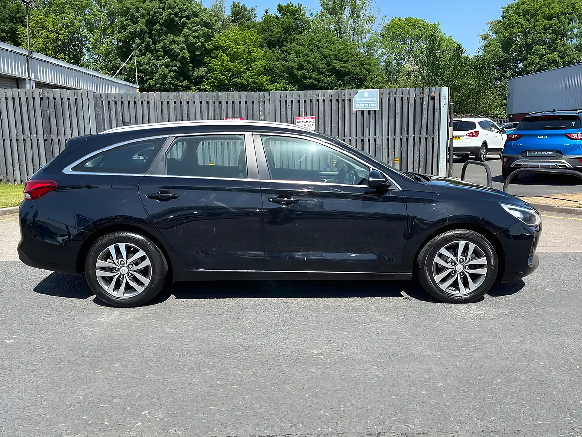 Used 2017 Hyundai i30 Estate Black - Interior and Exterior details 2