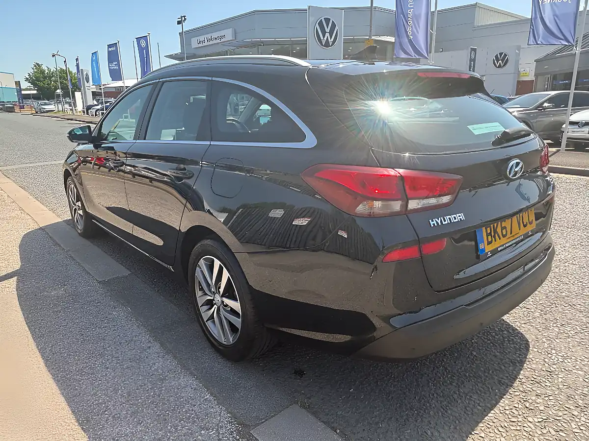 Used 2017 Hyundai i30 Estate Black - Interior and Exterior details 6