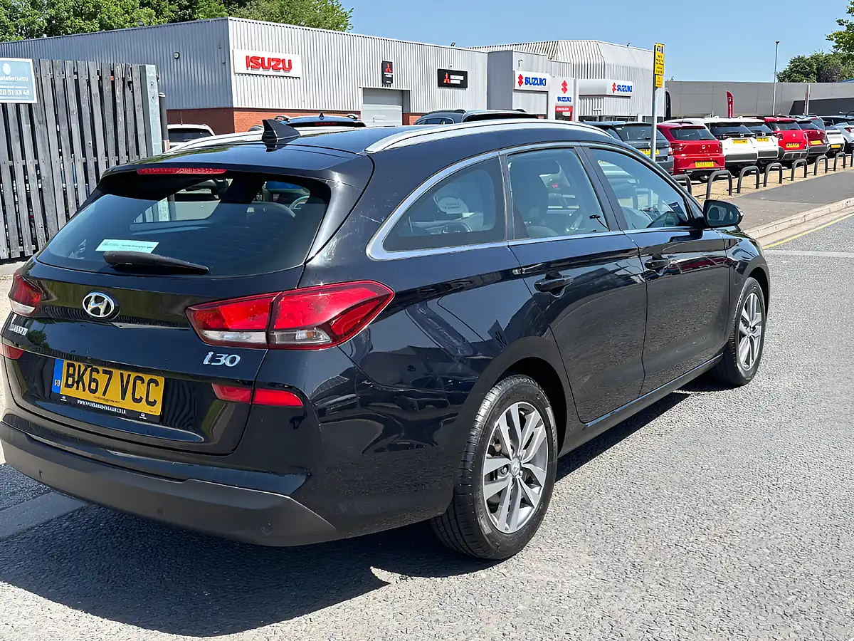 Used 2017 Hyundai i30 Estate Black - Interior and Exterior details 8