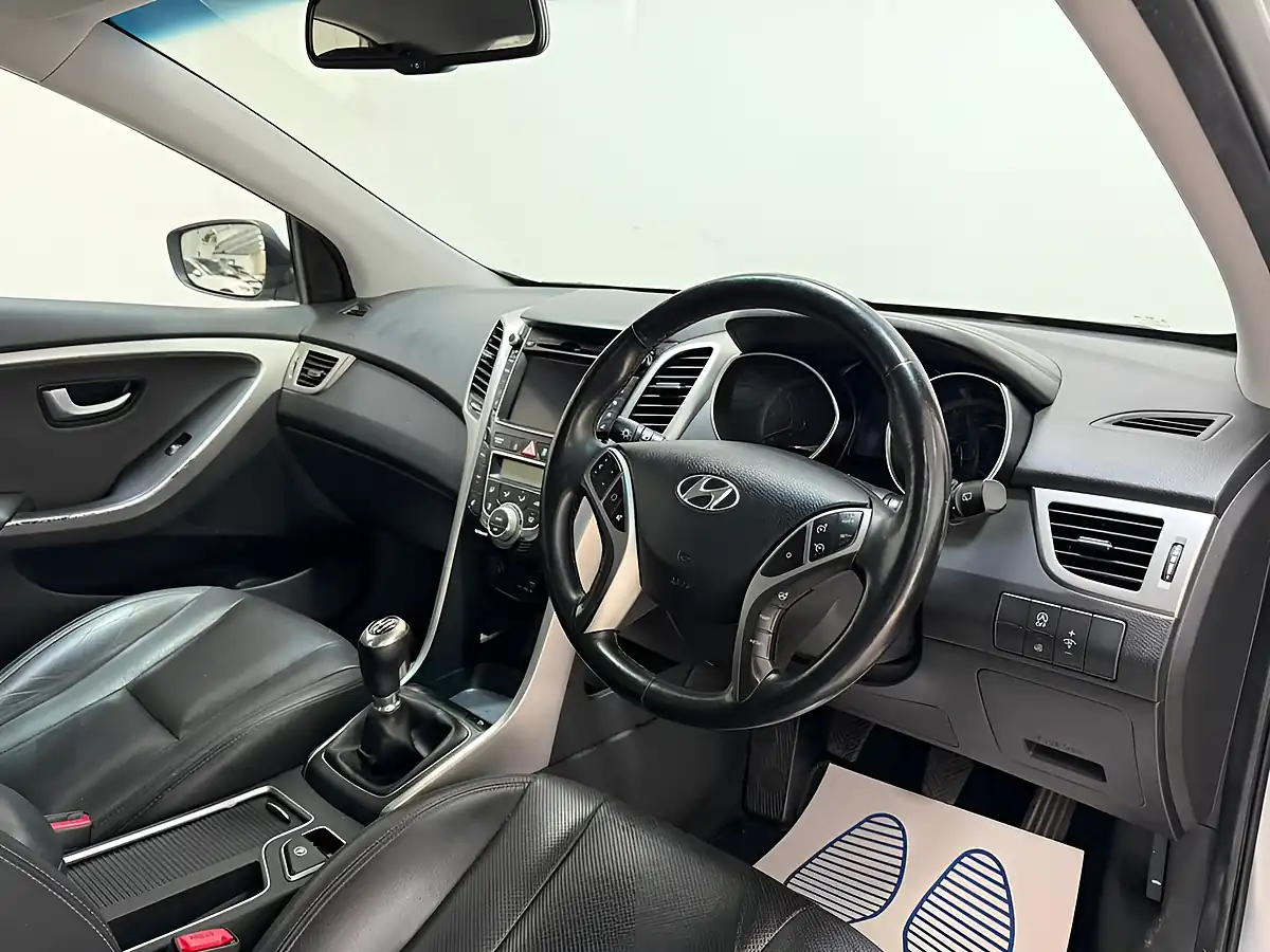 Used 2017 Hyundai I30 Premium Silver - Interior and Exterior details 11