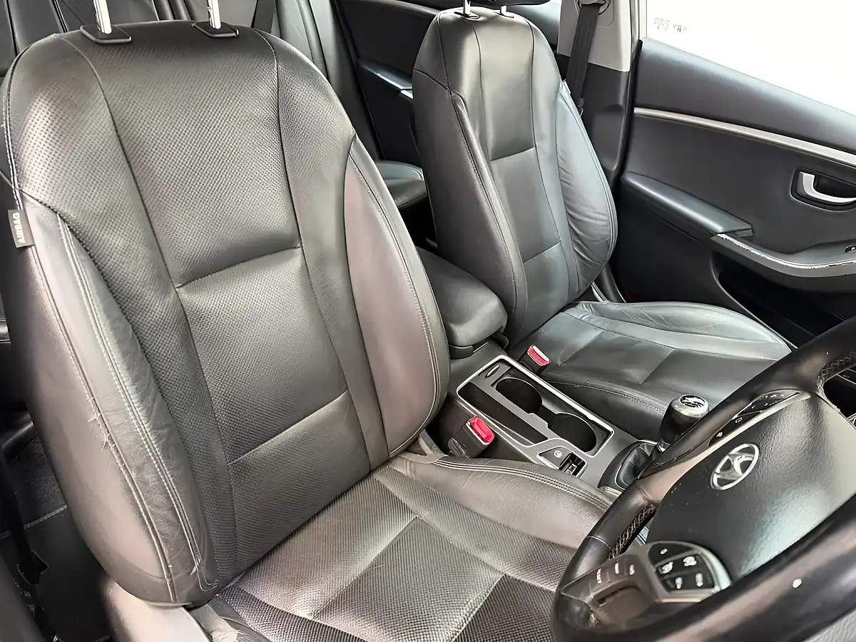 Used 2017 Hyundai I30 Premium Silver - Interior and Exterior details 12
