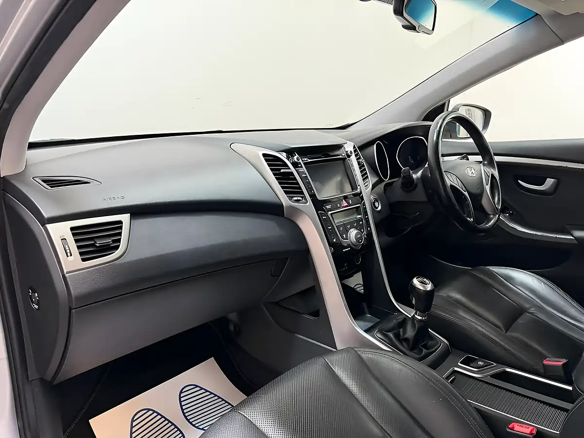 Used 2017 Hyundai I30 Premium Silver - Interior and Exterior details 13