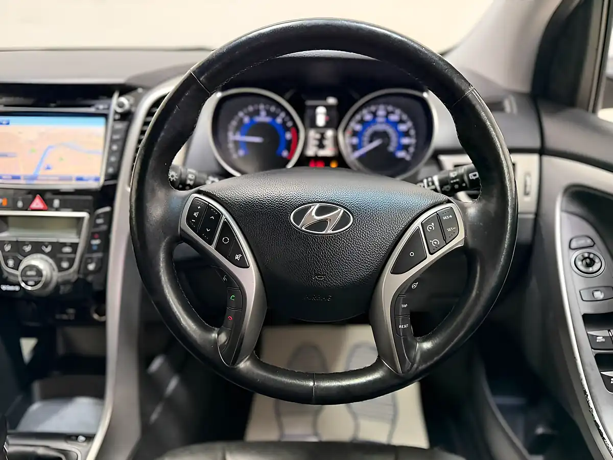 Used 2017 Hyundai I30 Premium Silver - Interior and Exterior details 16