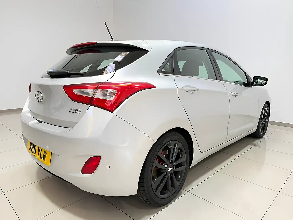 Used 2017 Hyundai I30 Premium Silver - Interior and Exterior details 8